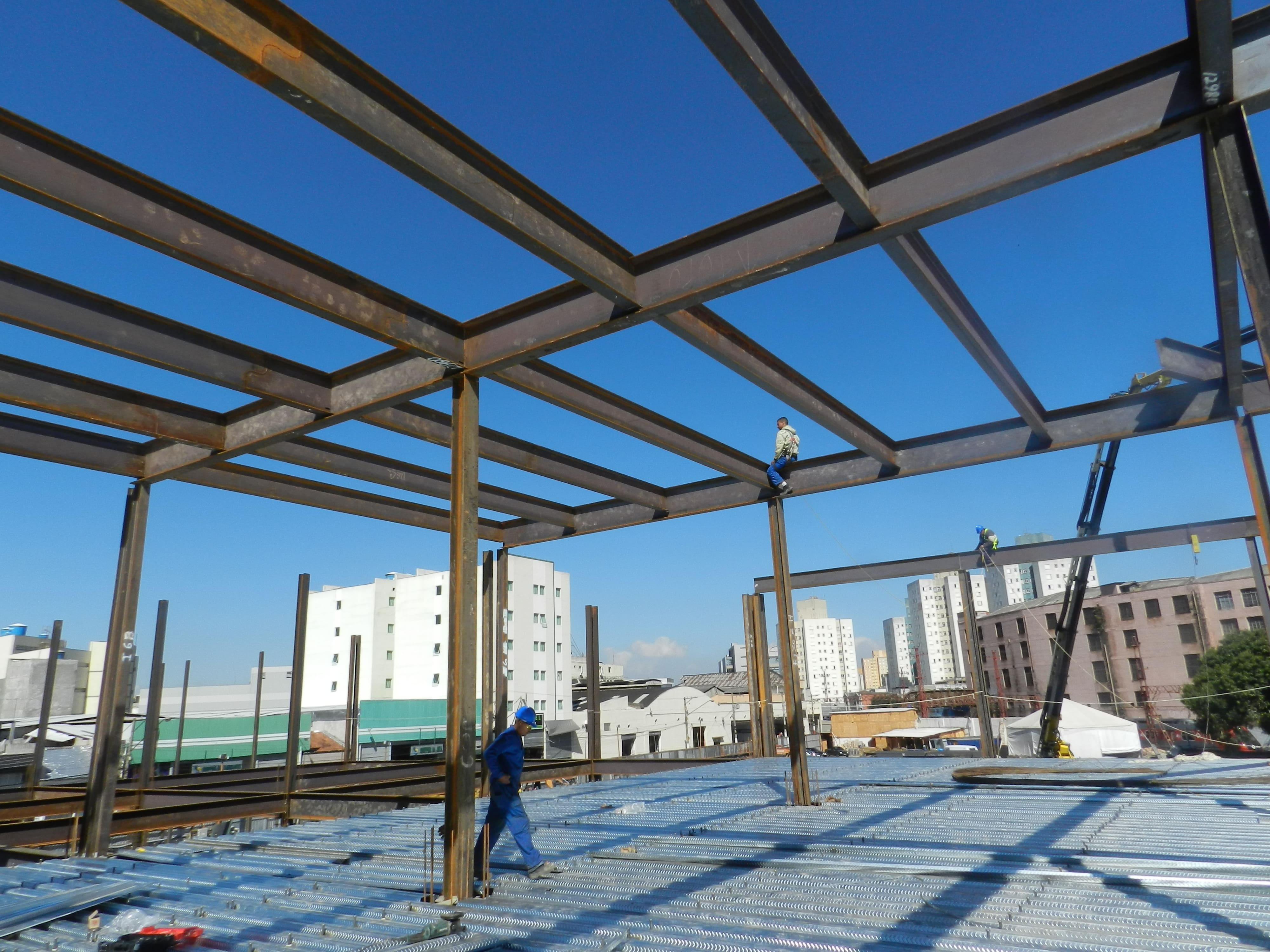 Montagem de estrutura metálica